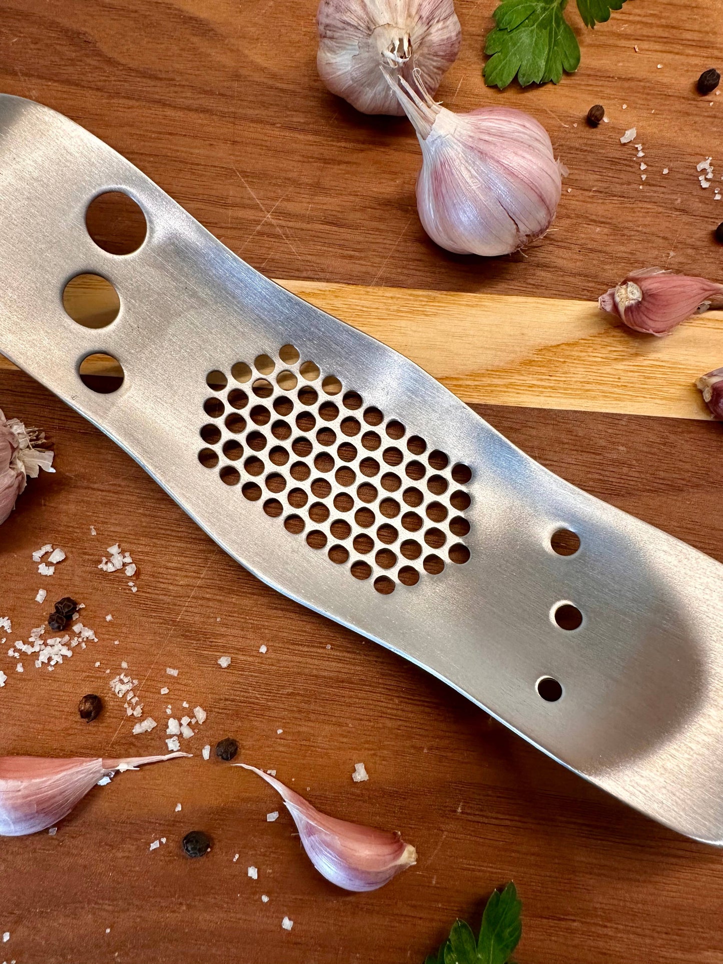 Nan’s Garlic Press & Herb Stripper Zefiro