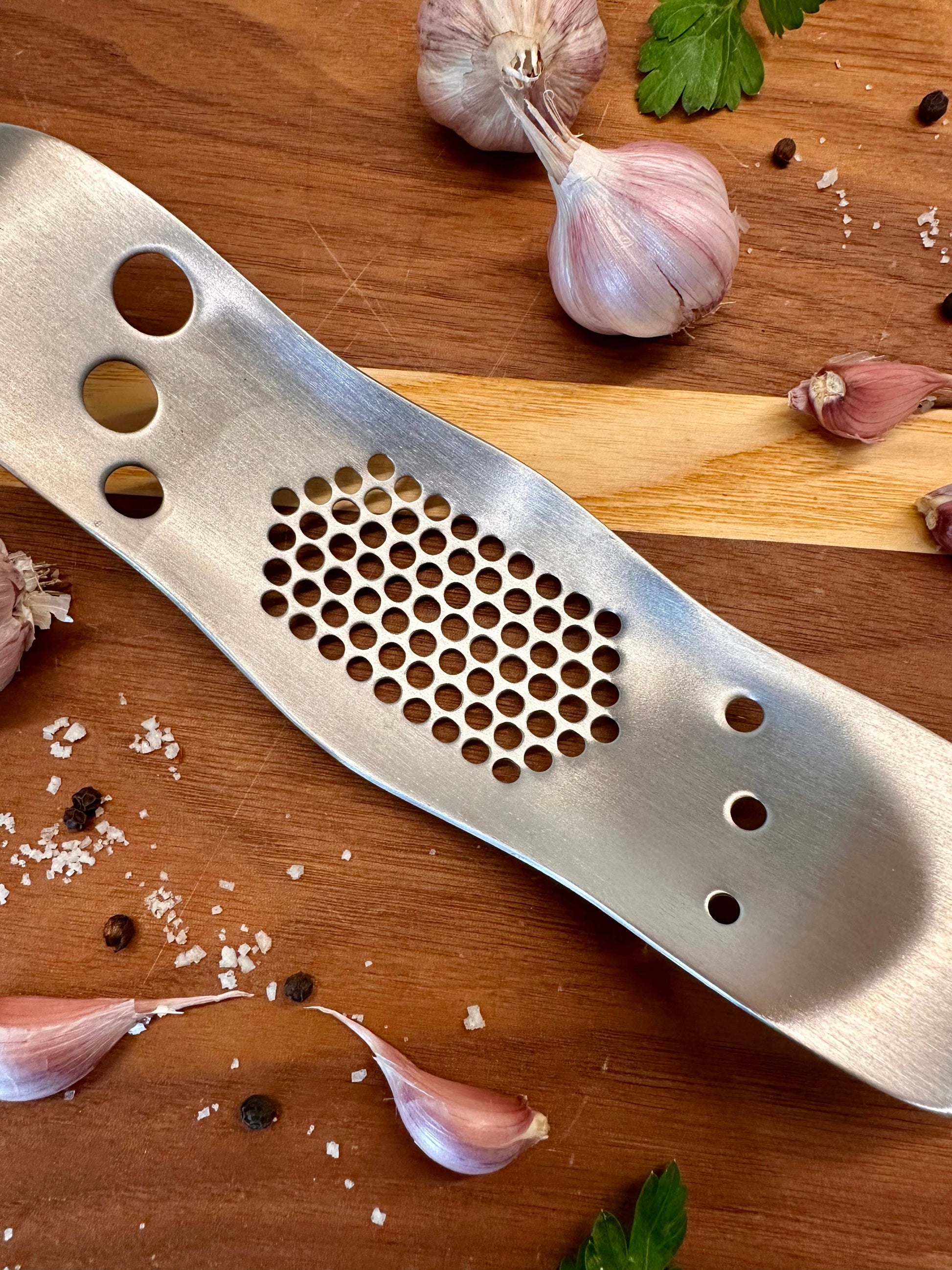 Nan’s Garlic Press & Herb Stripper Zefiro