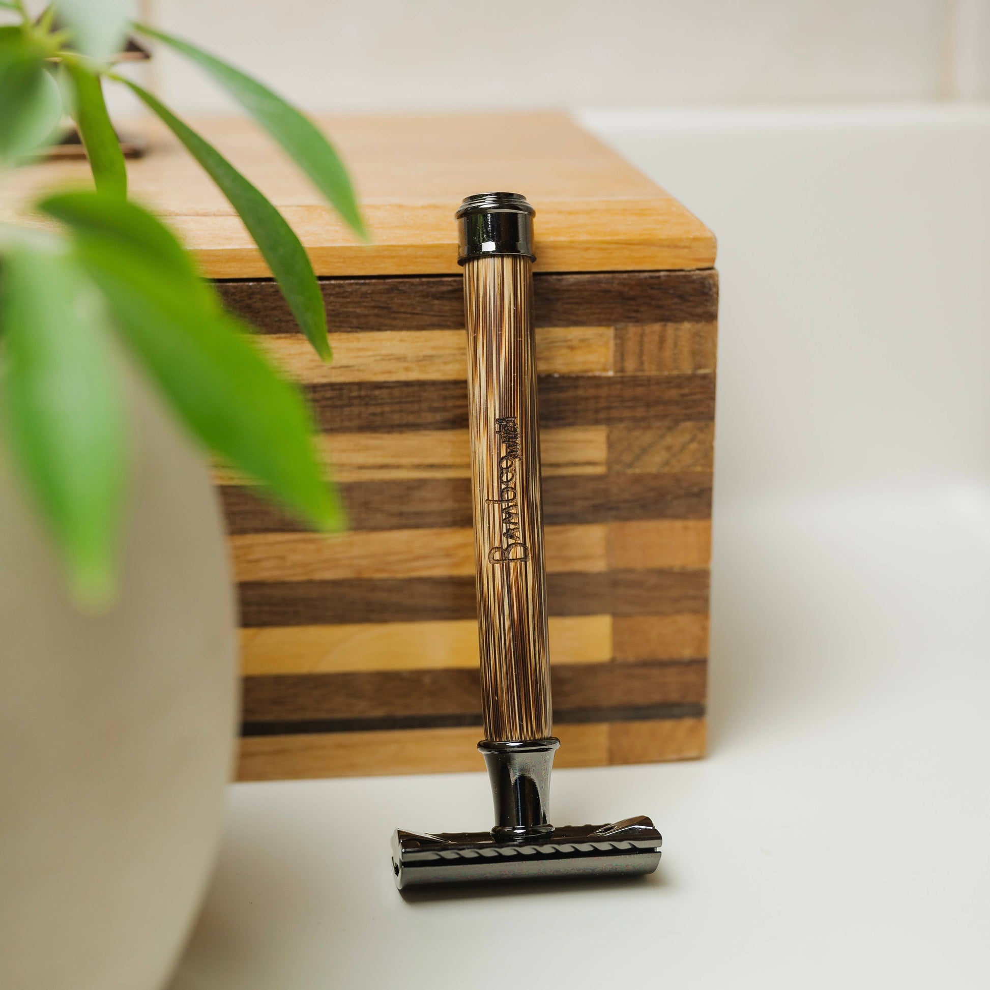 Bamboo Stainless Steel Safety Razor - Straight Handle Bamboo Switch